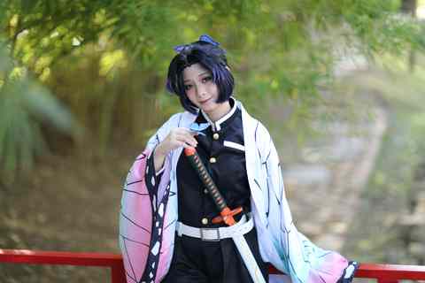 Jeune fille en cosplay d'anime au Japon, portrait en costume de bande dessinée